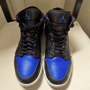 Size 9.5 Nike Air Jordan 1 Mid Basketball Sneakers